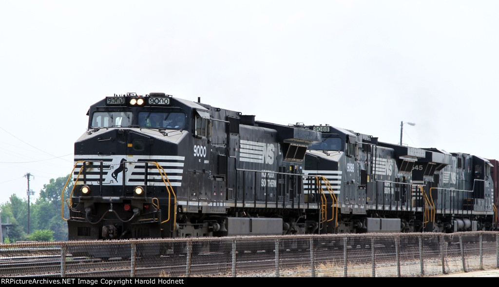 NS 9000 leads train P30 into the yard